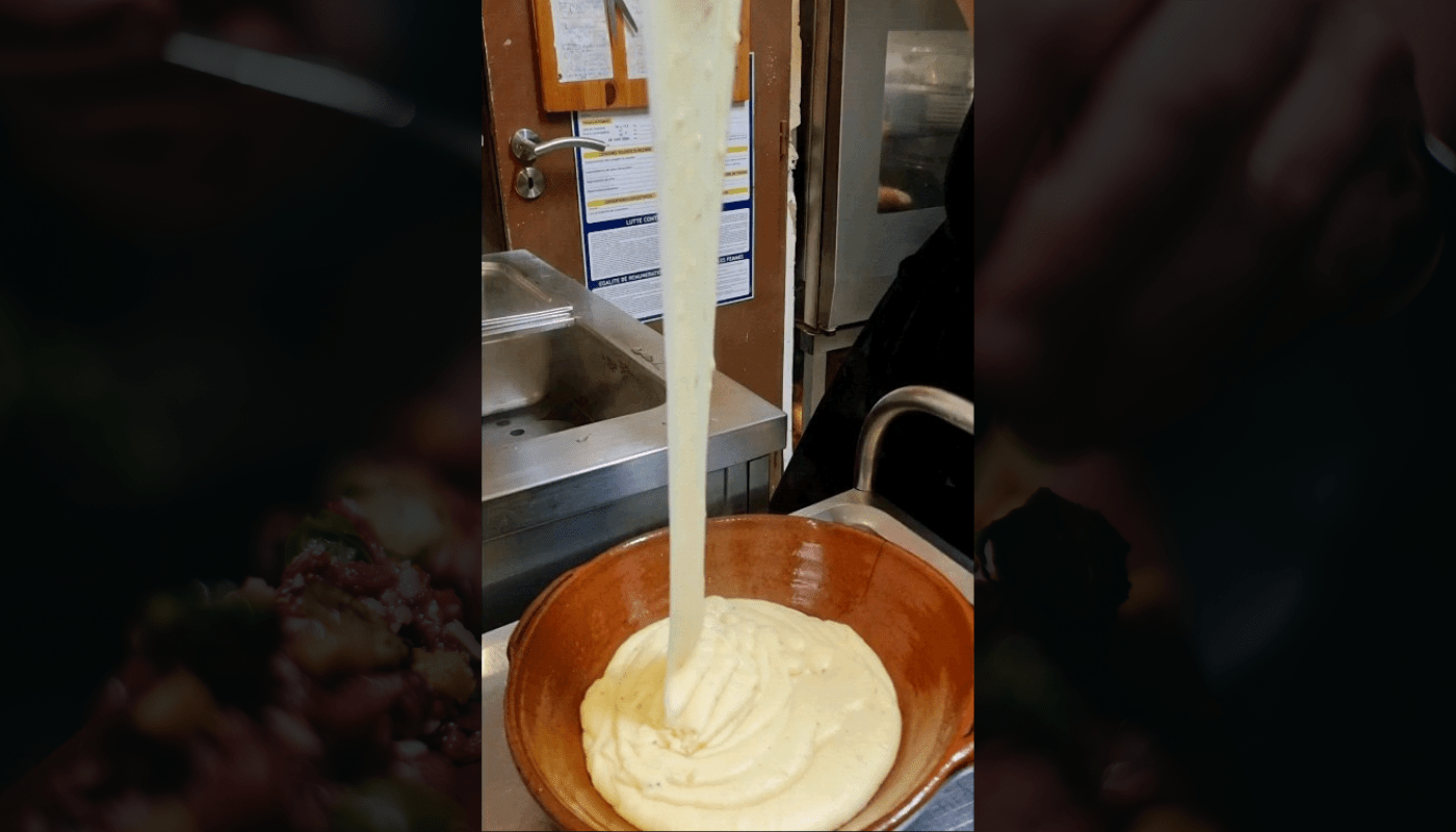 Comment Faire de l’Aligot : La Recette Traditionnelle de l’Aveyron